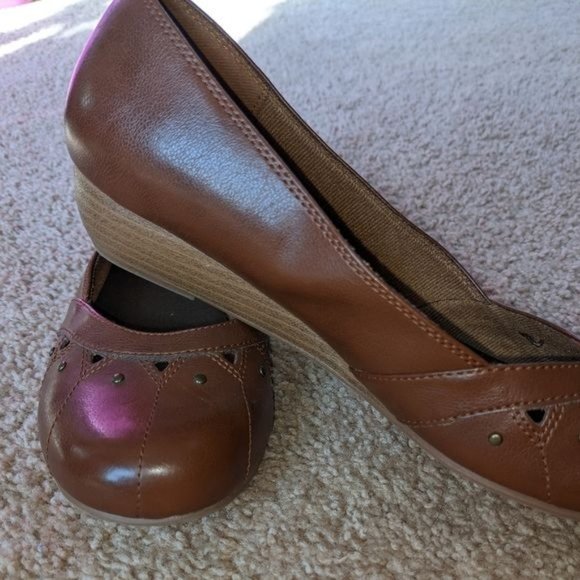 LOWER EAST SIDE WOMENS BROWN FAUX LEATHER LOW WEDGE HEELS SLIP ON SHOES SIZE 8.5 - Picture 8 of 13